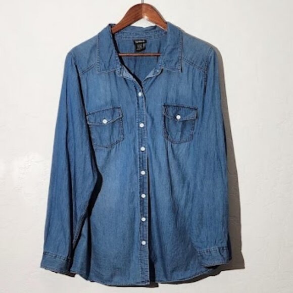 Torrid Women's Denim Long Sleeve Button-Down Shirt Size 2 (18/20 or 2X) - Picture 1 of 3